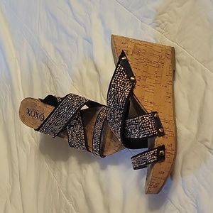 Womens wedge heel stretchy sandals.  Blk and gold.  7.5 from Macys. XOXO
